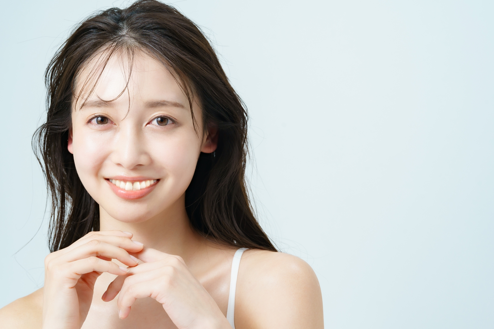 梅雨の「すっぴん風ベースメイク」入門|クッションファンデとパフで軽やか肌を目指す