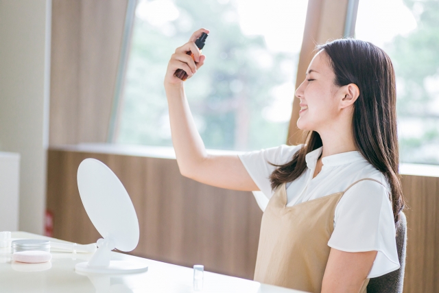 メイクキープミストを使う前に知っておきたい基礎知識|仕上げスプレーの選び方と効果的な使い方